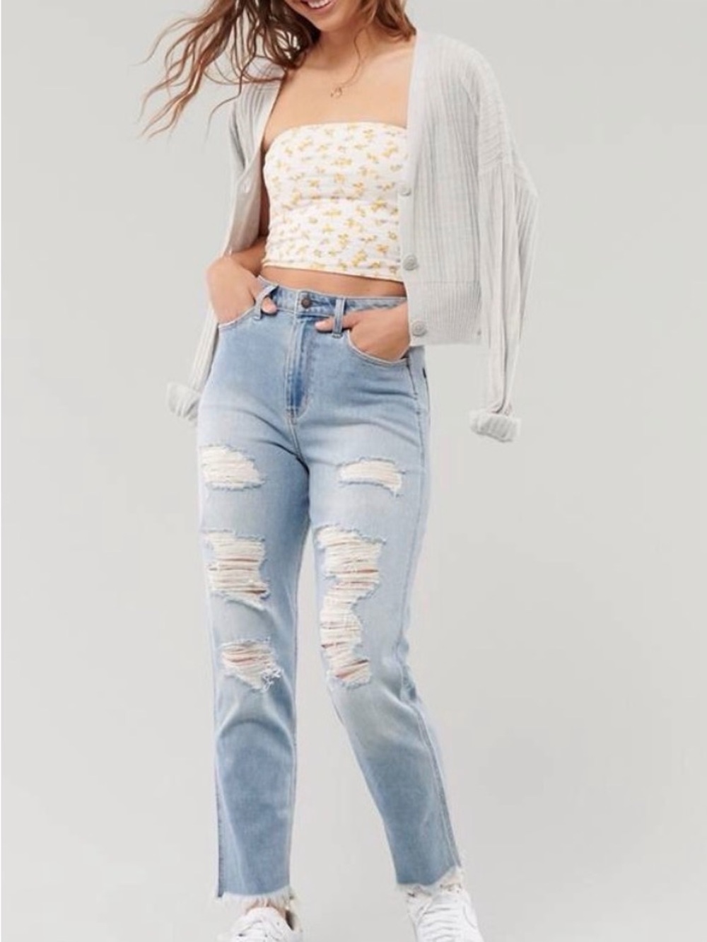 Hollister Light Blue Distressed Women Jeans
Ultra high rise mom Jean